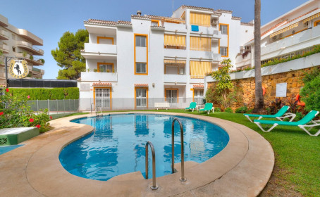 Apartament na środkowym piętrze for sale in Nueva Andalucía, Nueva Andalucía