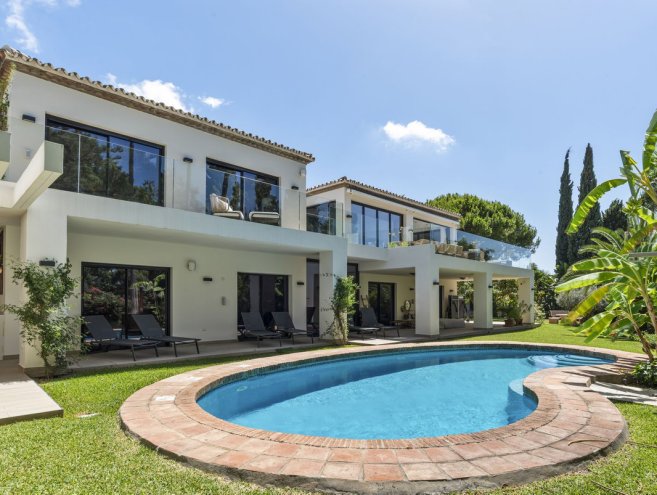 Detached Villa for sale in El Rosario, Costa del Sol