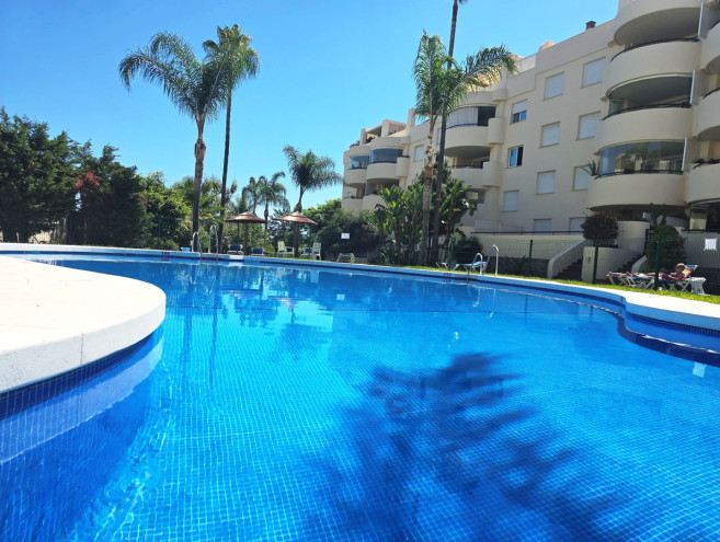 Apartament na środkowym piętrze for sale in The Golden Mile, Costa del Sol