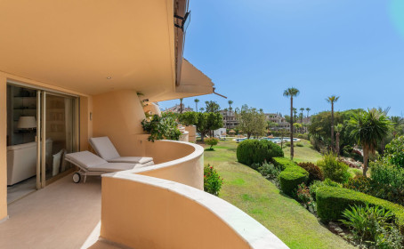 Middle Floor Apartment for sale in Nueva Andalucía, Nueva Andalucía