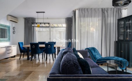 Townhouse for sale in Nueva Andalucía, Nueva Andalucía