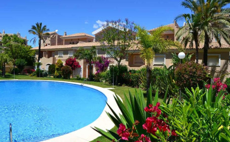 Townhouse for sale in La Duquesa, La Duquesa