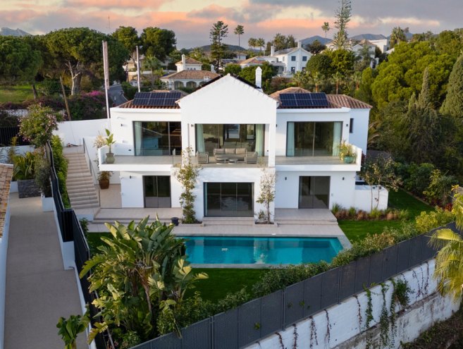 Detached Villa for sale in El Rosario, Costa del Sol