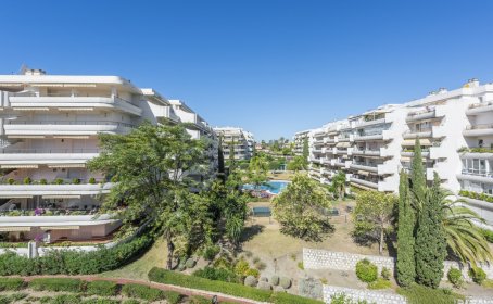 Apartament na środkowym piętrze for sale in Guadalmina Alta, Guadalmina Alta