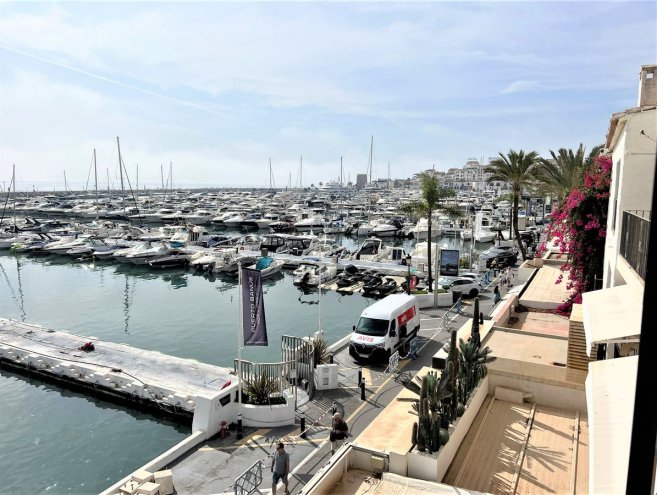 Apartment for sale in Puerto Banús, Costa del Sol