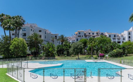 Apartamento Planta Media en venta en Puerto Banús, Puerto Banús