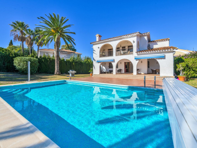 Villa - Chalet en venta en Atalaya, Costa del Sol