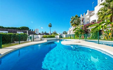 Apartamento Planta Media en venta en Puerto Banús, Puerto Banús