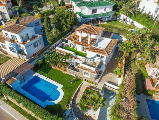 Villa - Chalet en venta en Nueva Andalucía, Costa del Sol