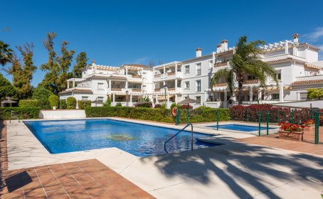 Apartament na ostatnim piętrze for sale in Puerto Banús, Puerto Banús