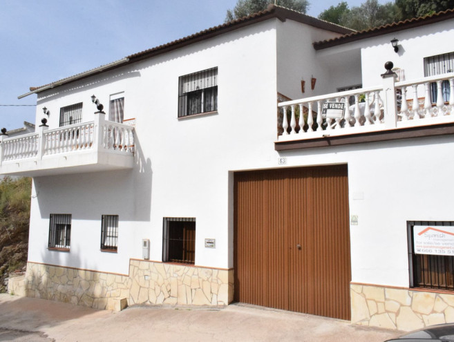 Willa for sale in La Viñuela, Costa del Sol East