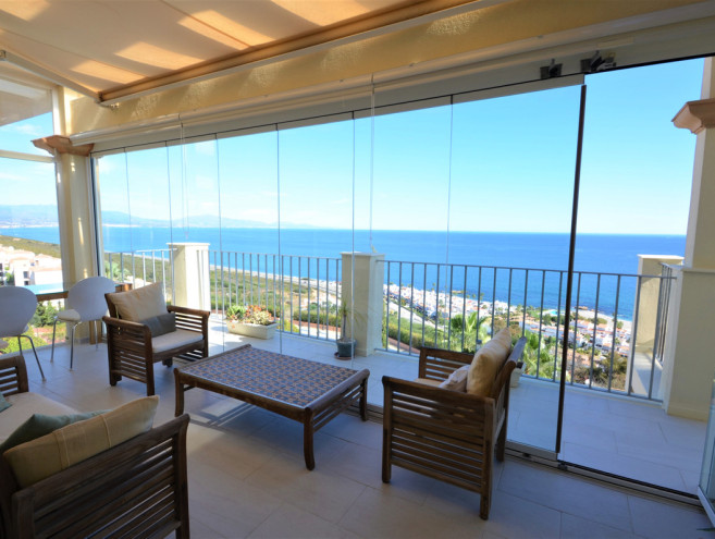 Penthouse for sale in La Duquesa, Costa del Sol