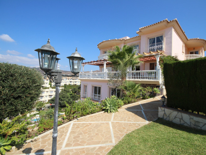 Willa for sale in Artola, Costa del Sol