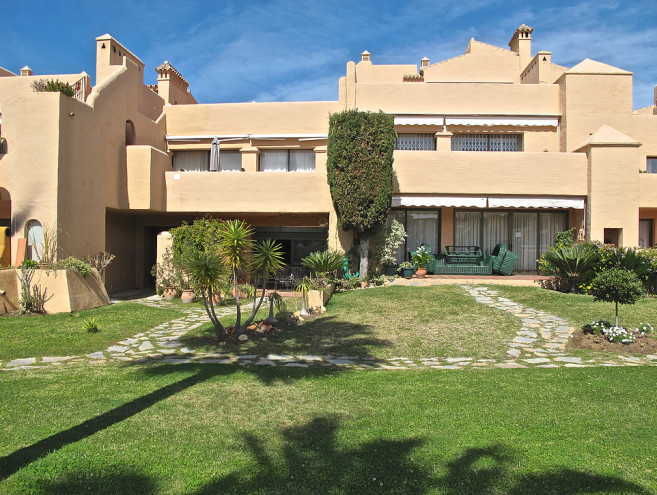 Apartment for sale in Atalaya, Costa del Sol